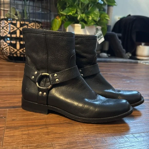 Frye Portia Harness Short Leather Black Boots - Women’s 7 1/2 - 71367 - Picture 4 of 16